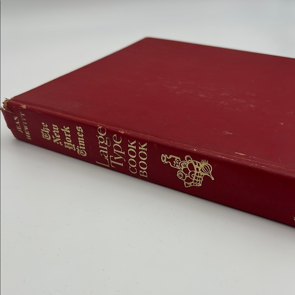 Vintage New York Times Large Print Type Cookbook 1968 by Jean Hewitt